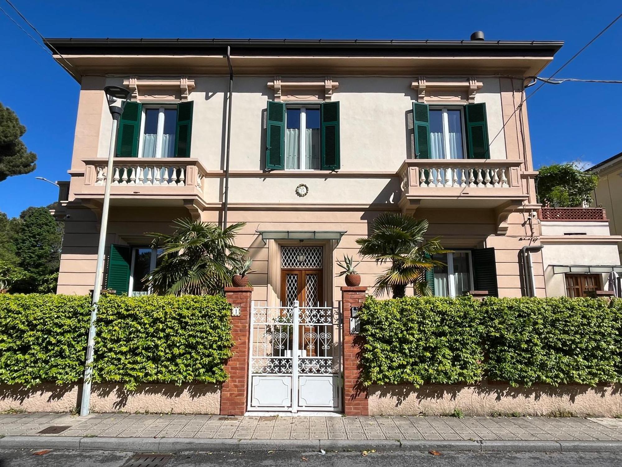 Pura Vida Bed & Breakfast Viareggio Exterior foto